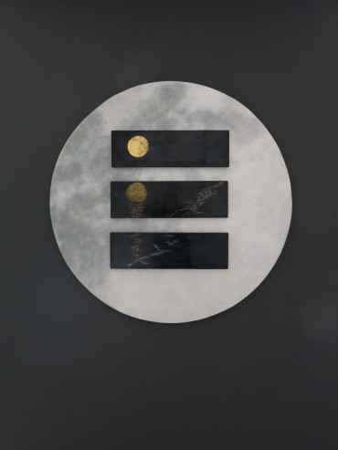 Lune et l'autre - Triptyque laque végétale sur bois - Pigments, or, argent, nacre-   diam: 1m