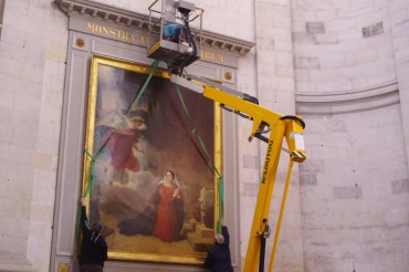 dépose tableau de l'Annonciation Cathédrale de la Rochelle