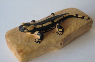Salamandre - sculpture en bois de buis, encre noire
