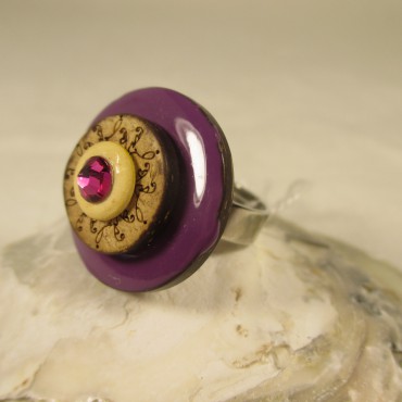 Bague en coco violine, coco naturel, bois et cristal de swaroski fuschia