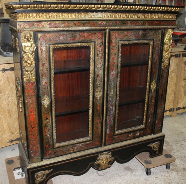 Vitrine avant restauration.