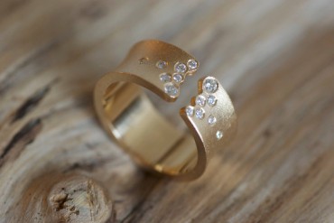 Bague or jaune et diamants.