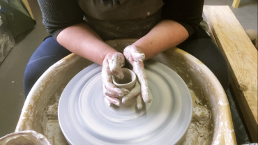 Tournage_poterie_ceramique_L_art_des_elements_Sandy_BAUDRY_Campbon_Nantes_Saint_Nazaire.PNG